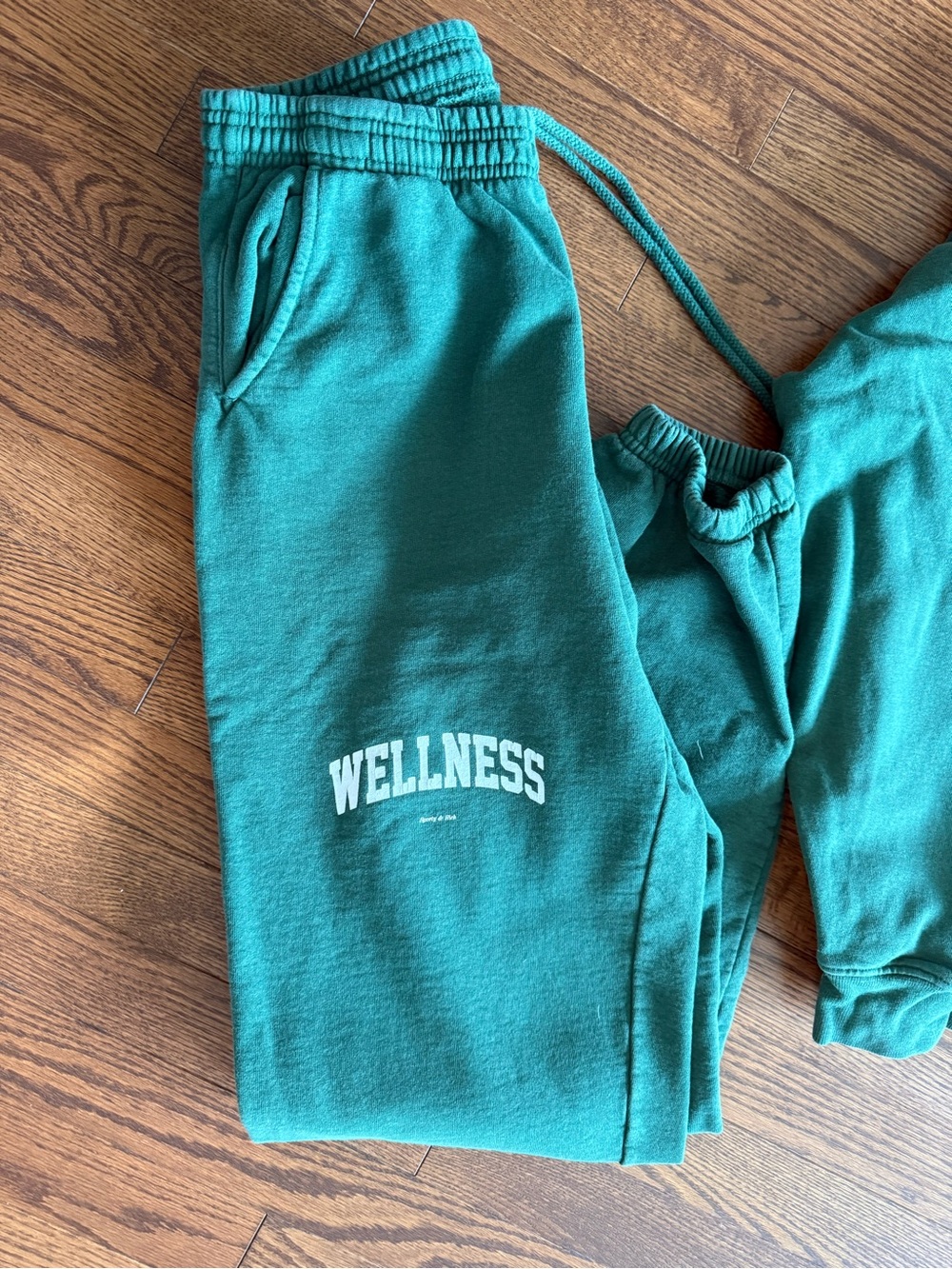 Sporty & Rich Wellness Green Crewneck Sweatshirt & Joggers Set - Picture 2 of 6